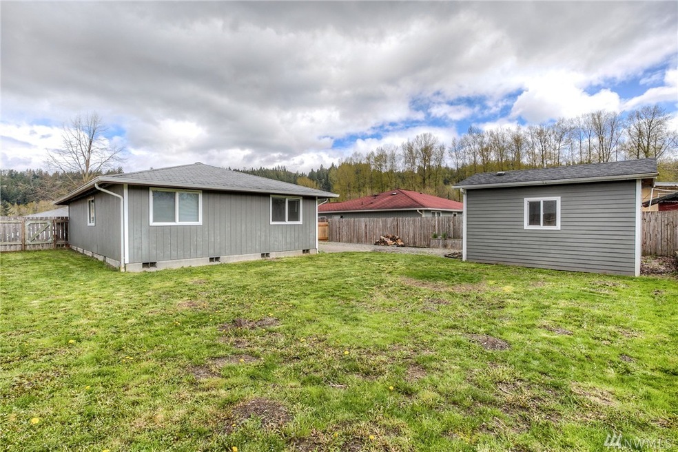707 Washington Ave SE, Orting, WA 98360 - photo 1