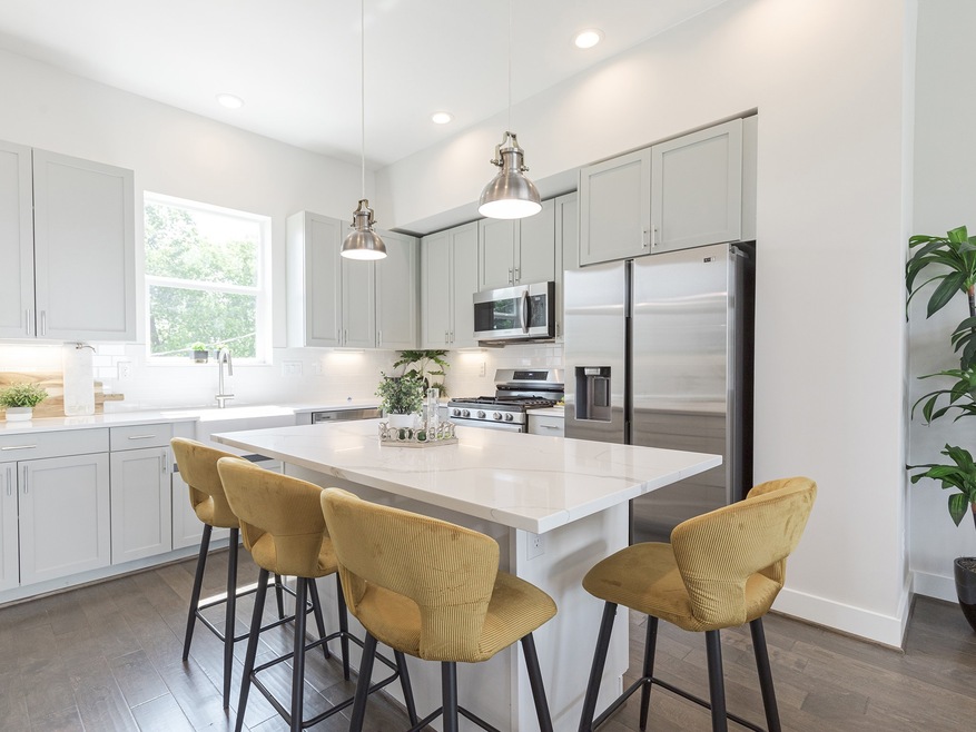 5330 Donovan Gardens Ln, Houston, TX 77091 - photo 1