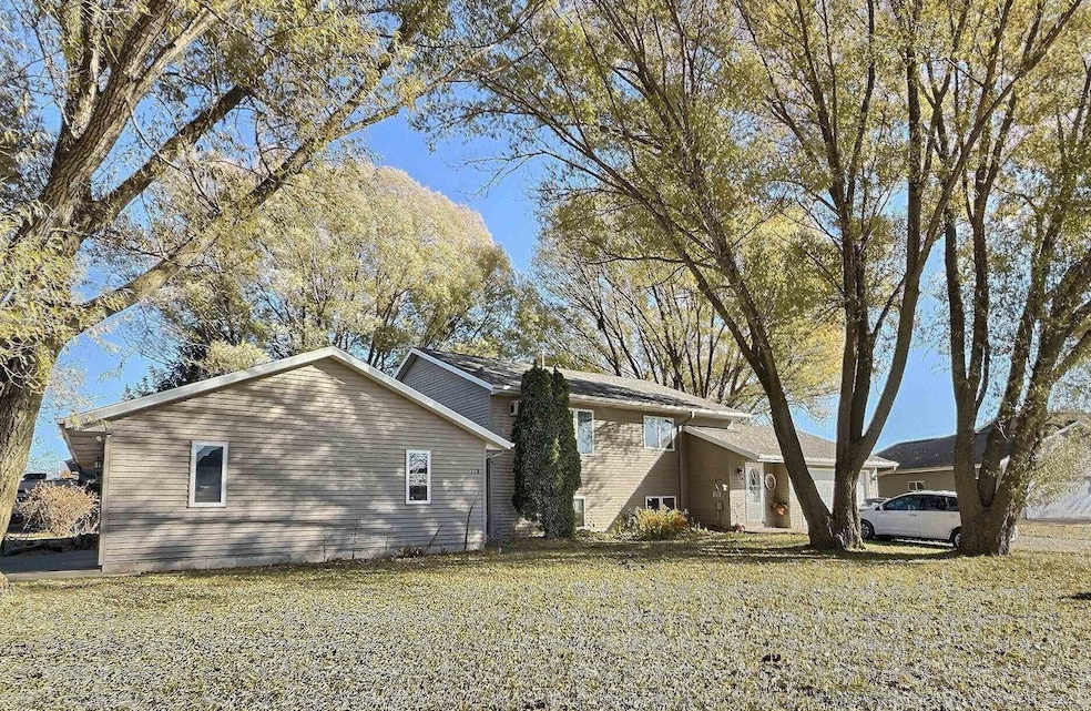 336 Wintergreen Dr, Omro, WI 54963 - photo 1