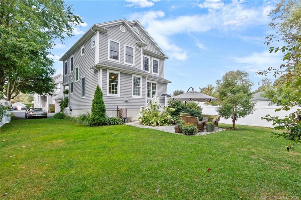 637 Reef Rd, Fairfield, CT 06824 - photo 1