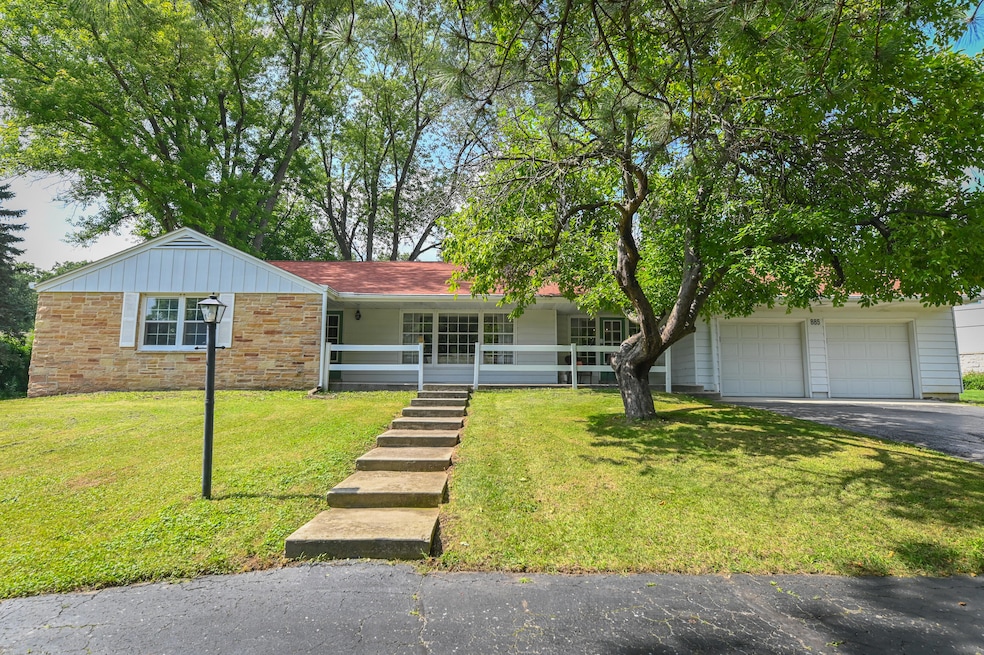 885 Madera Cir, Elm Grove, WI 53122 - photo 1