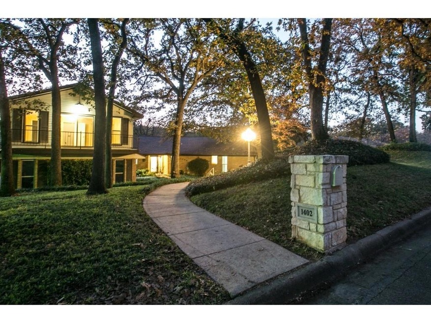 1402 Shady Creek Dr, Euless, TX 76040 - photo 1