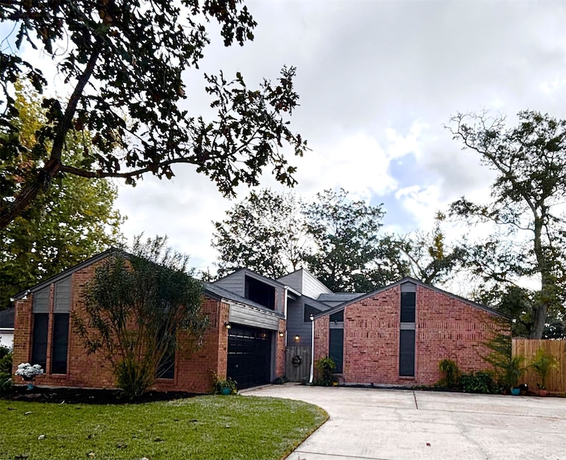 220 Any Way St, Lake Jackson, TX 77566 - photo 1