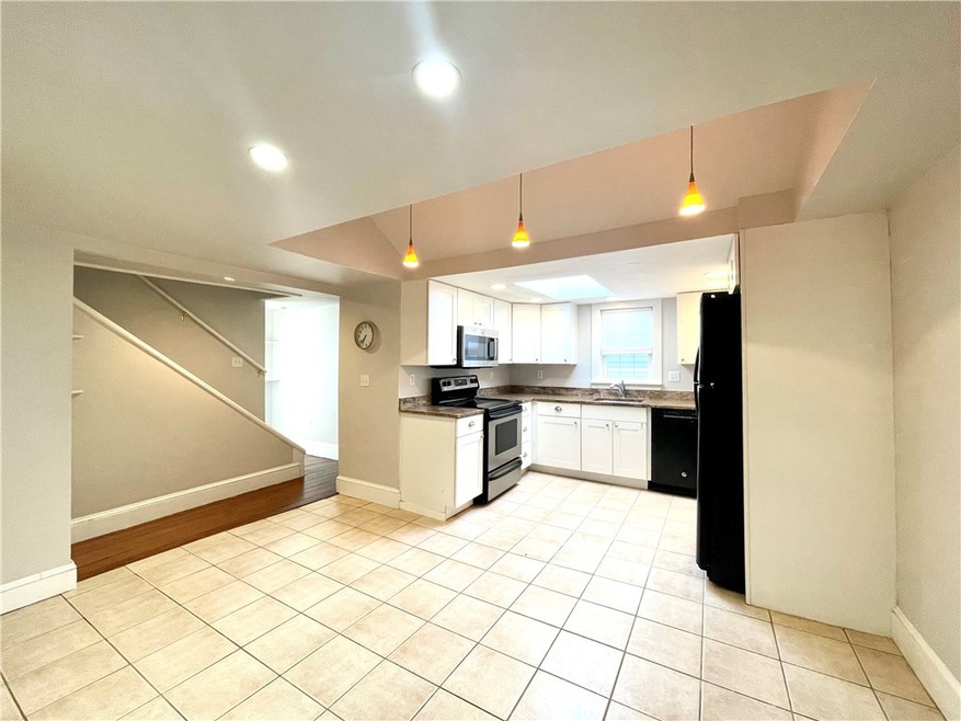 29 Gibbs Ave unit 2, Newport, RI 02840 - photo 1