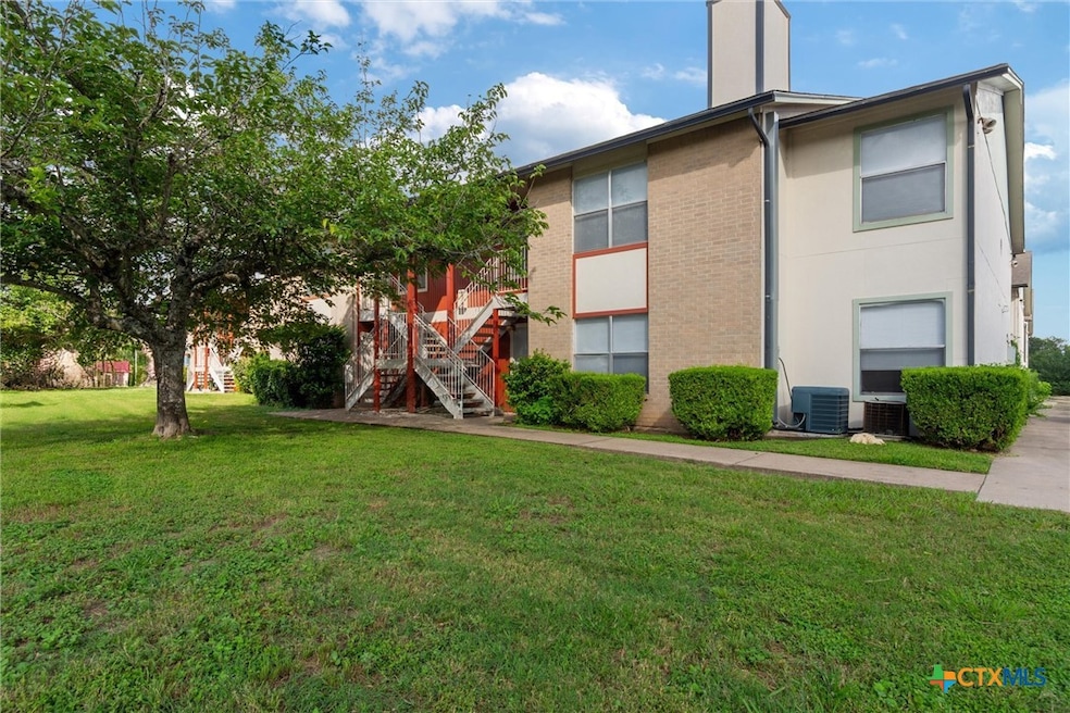 205 Craddock Ave unit B1, San Marcos, TX 78666 - photo 1