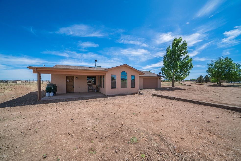 25145 N Patricia Rd, Paulden, AZ 86334 - photo 1