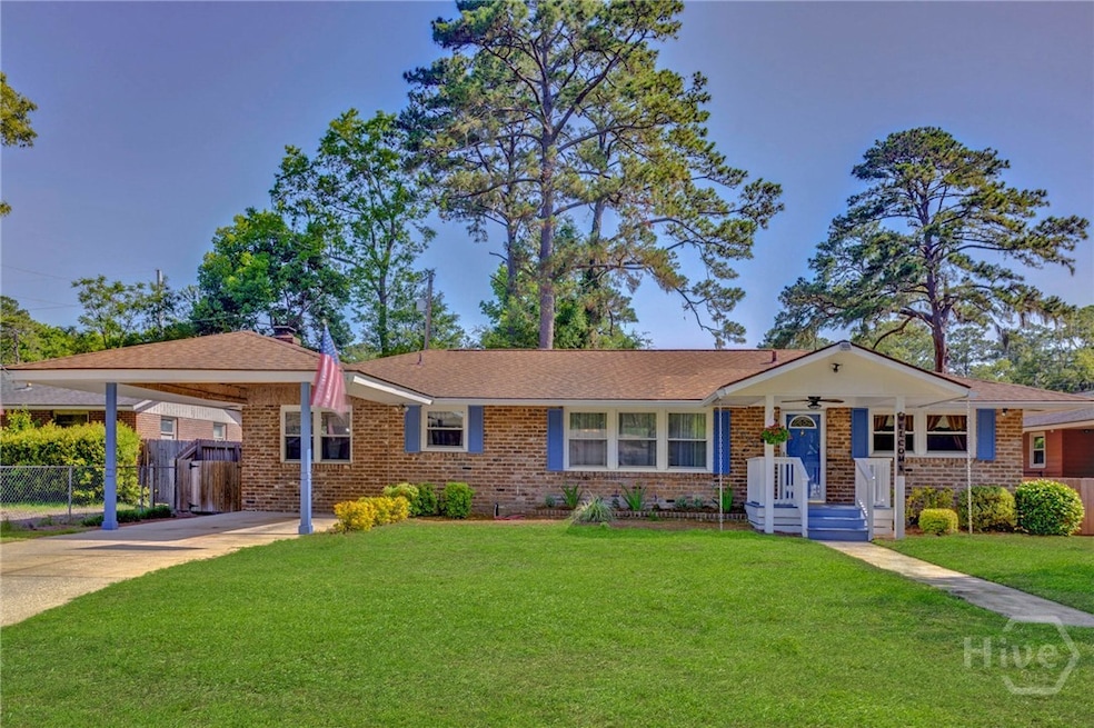 Beautiful Savannah Grey brick ranch home w/ 3 bedr