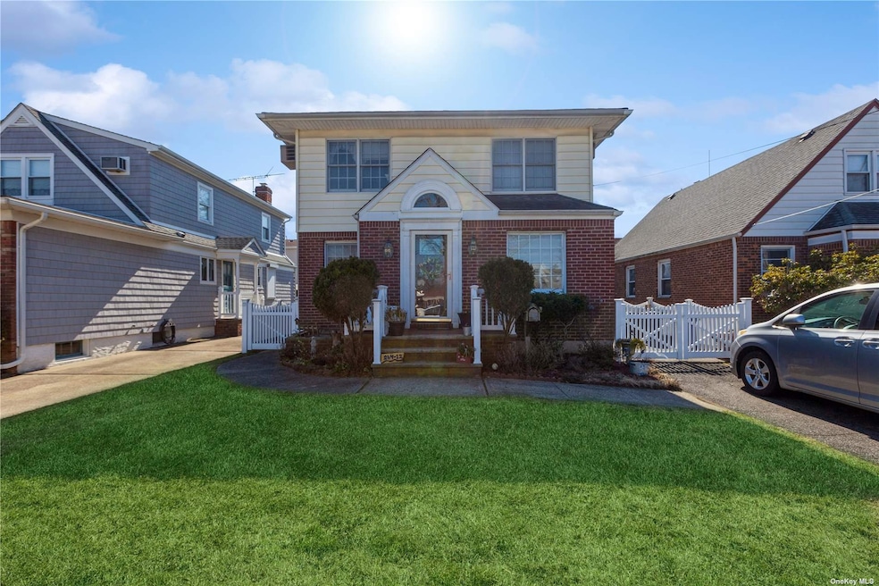 264-12 82nd Ave, Glen Oaks, NY 11004 - photo 1