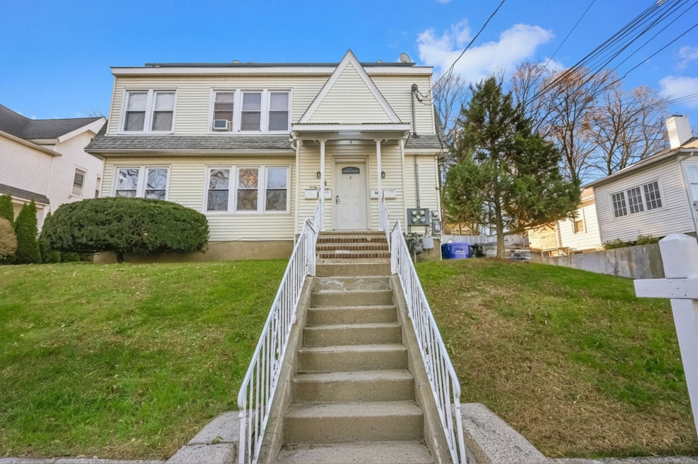 8 Smith St unit 1, Danbury, CT 06810 - photo 1