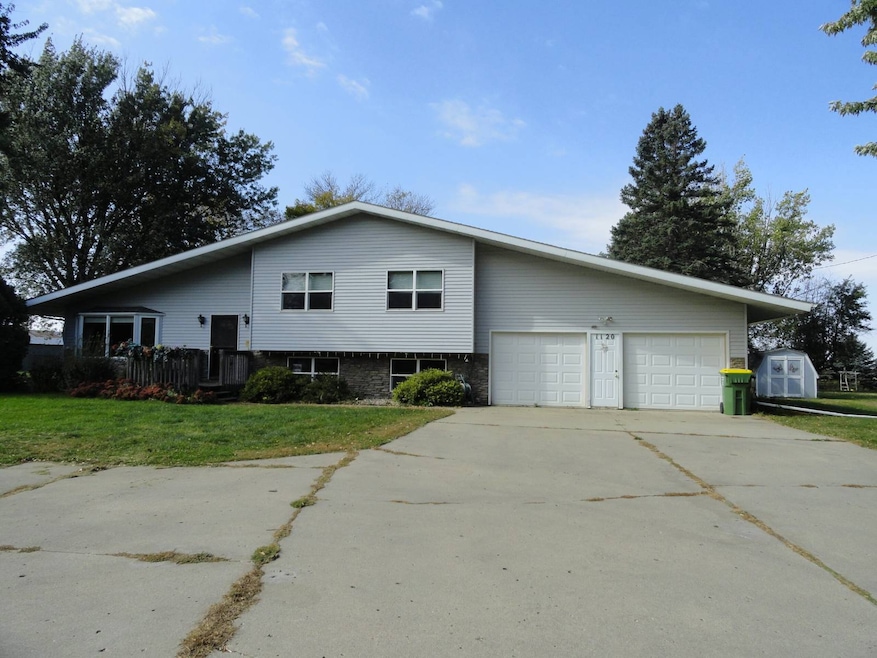 1120 8th Ave SW, Pipestone, MN 56164 - photo 1