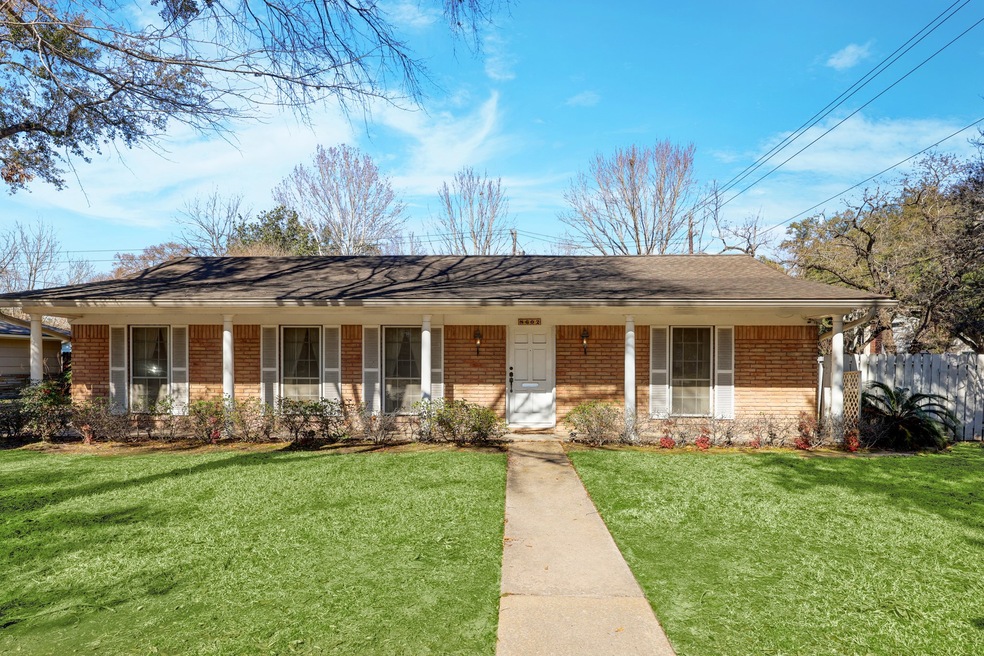 8602 Lupton Ln, Houston, TX 77055 - photo 1