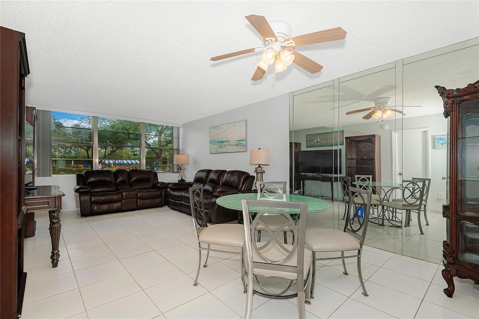 1300 Saint Charles Place unit L20, Pembroke Pines, FL 33026 - photo 1