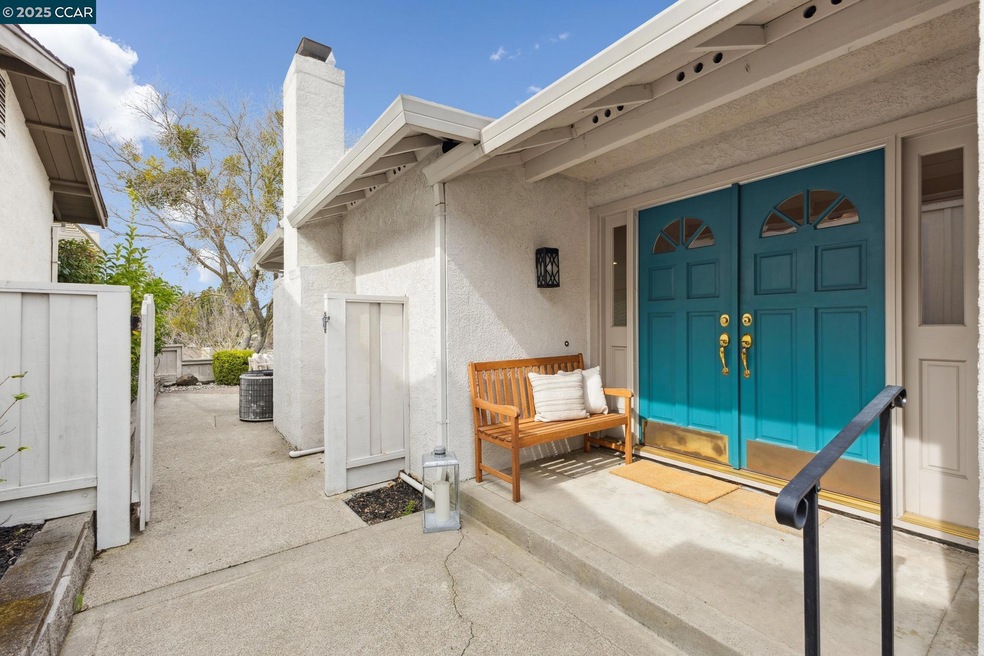 Sold $1,495,000 • Co-Listing Agent