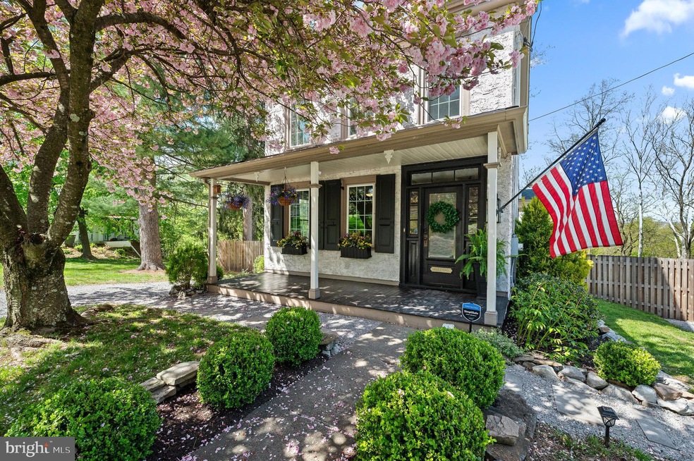 897 E Schuylkill Rd, Pottstown, PA 19465 - photo 1