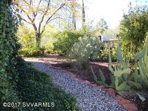 335 Willow - yard