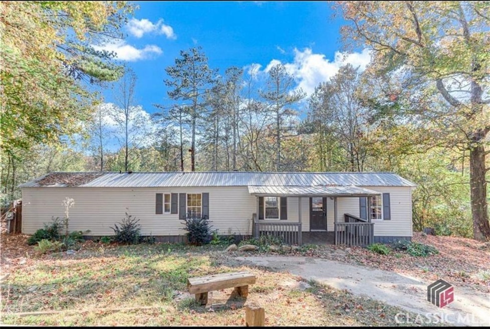 Manufactured / mobile home featuring covered porch and a metal roof
