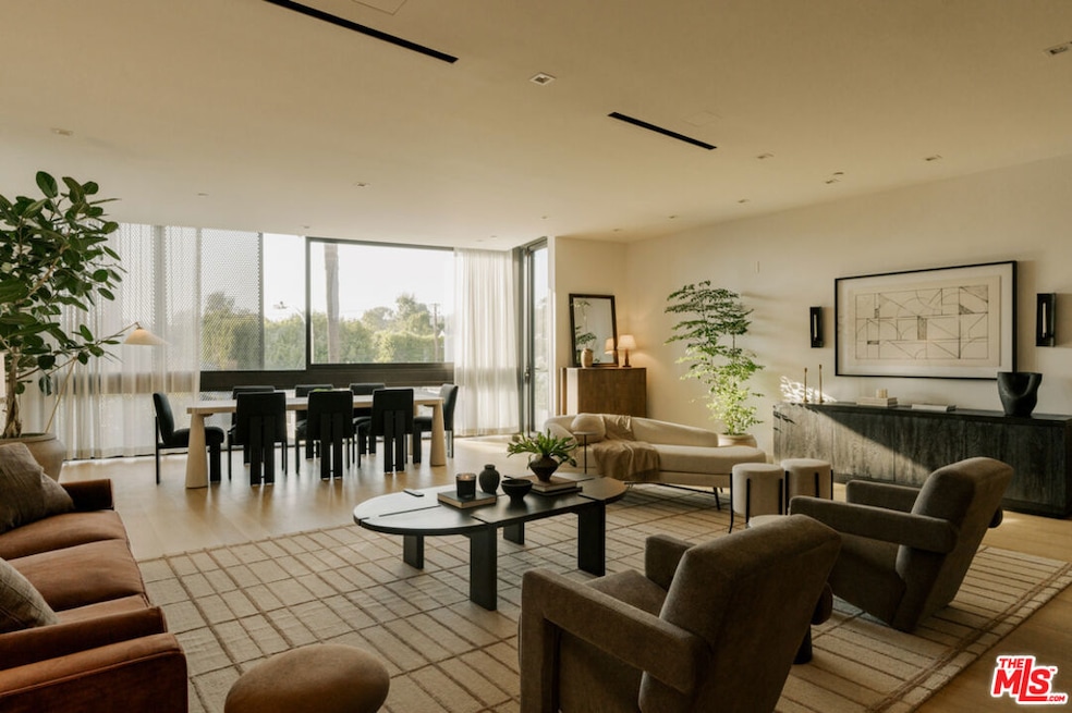 702 N Doheny Dr unit 302, West Hollywood, CA 90069 - photo 1