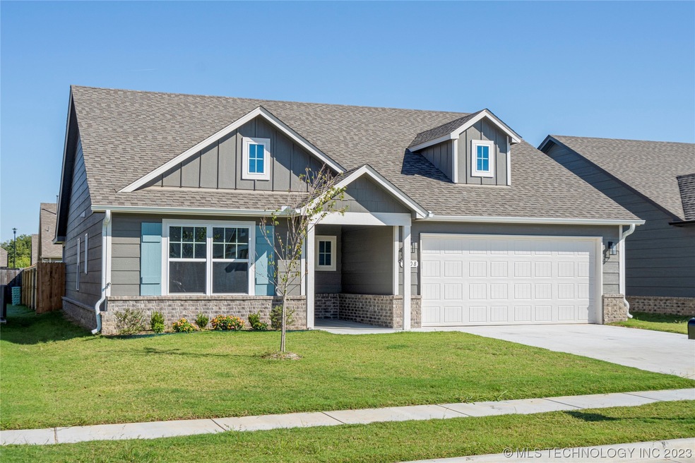 2008 E Van Buren St, Broken Arrow, OK 74011 - photo 1