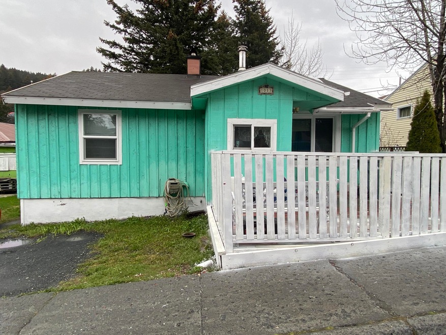 1013 Hemlock St, Kodiak, AK 99615 - photo 1