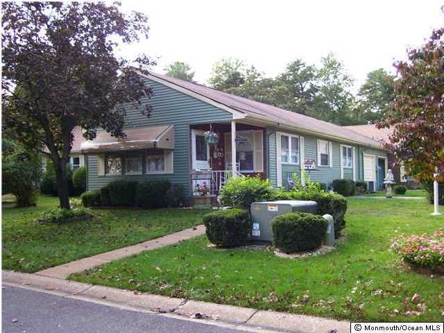 8D Pembroke Ln unit B, Whiting, NJ 08759 - photo 1