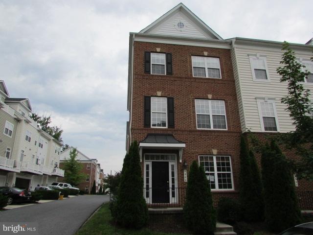 8000 Endzone Way, Hyattsville, MD 20785 - photo 1