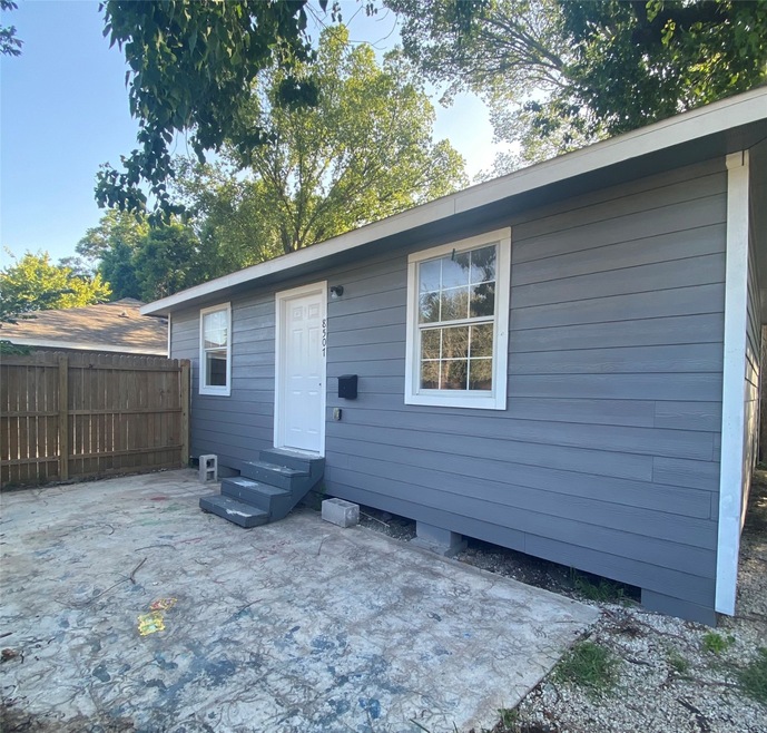 8507 Lockwood Dr unit B, Houston, TX 77016 - photo 1