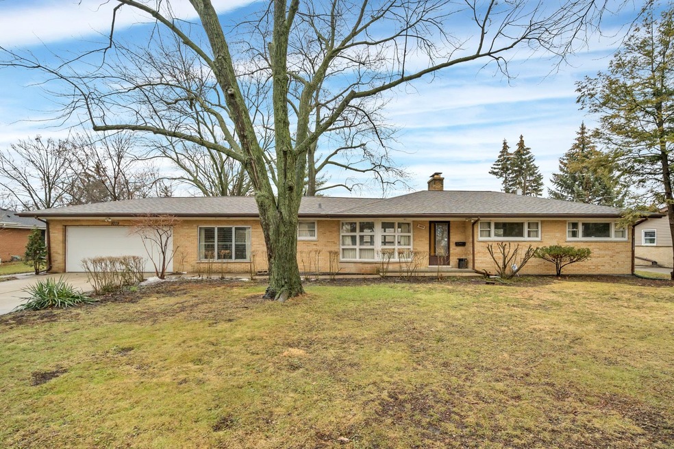 1079 Everett Ln, Des Plaines, IL 60018 - photo 1