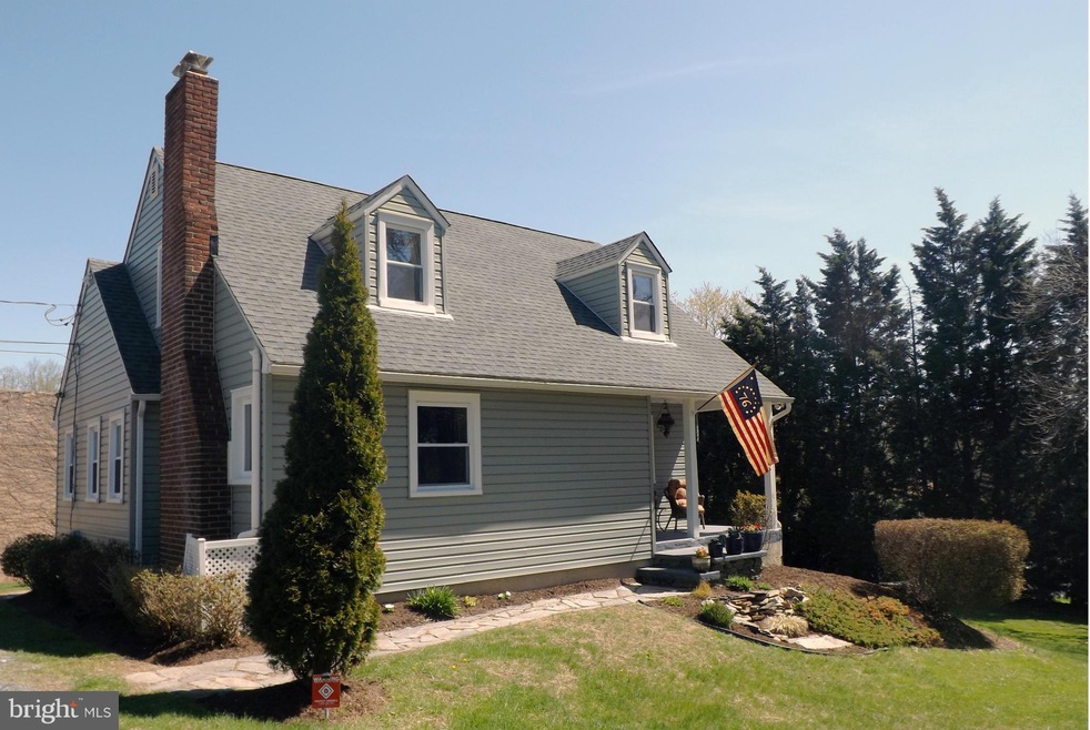 8729 Emge Rd, Parkville, MD 21234 - photo 1