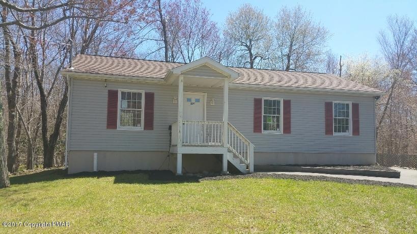 8567 Bumble Bee Way, Tobyhanna, PA 18466 - photo 1