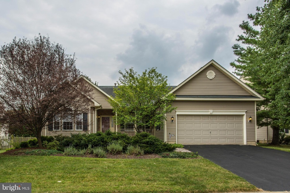 102 Crossing Pointe Ct, Frederick, MD 21702 - photo 1