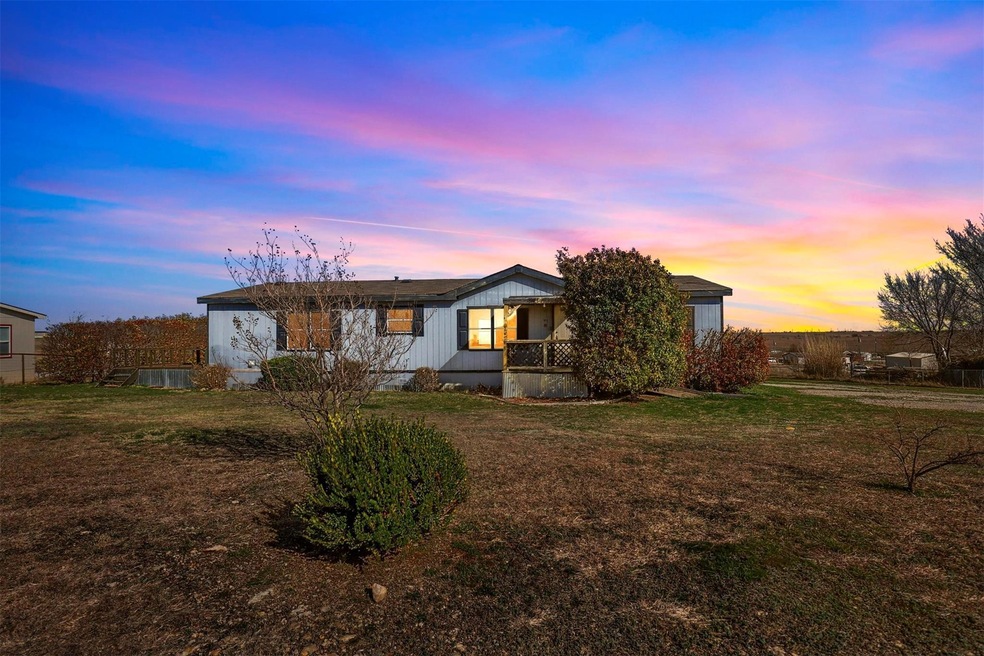 147 Layfield Ln, Rhome, TX 76078 - photo 1