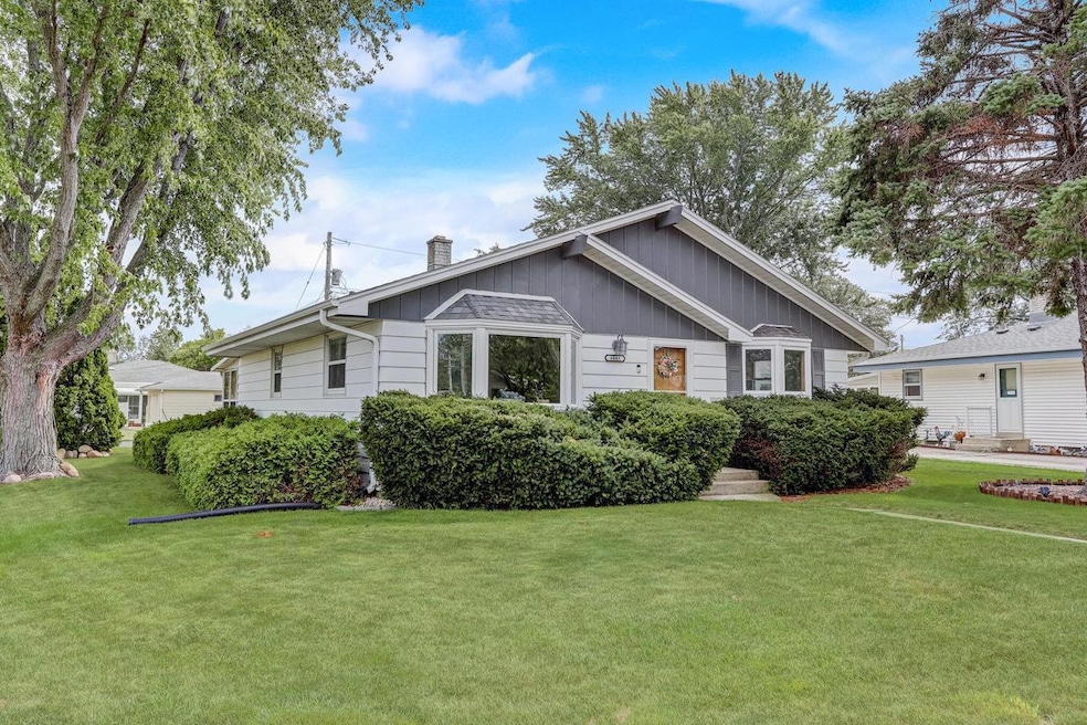 5-web-or-mls- W Plainfield Ave -005