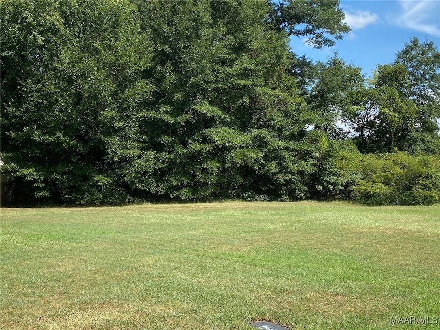 427 Cantabury Ln, Millbrook, AL 36054 - photo 1