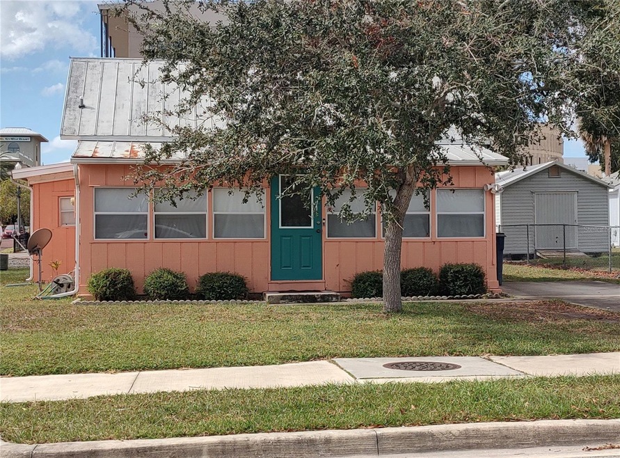 126 S New Hampshire Ave, Tavares, FL 32778 - photo 1