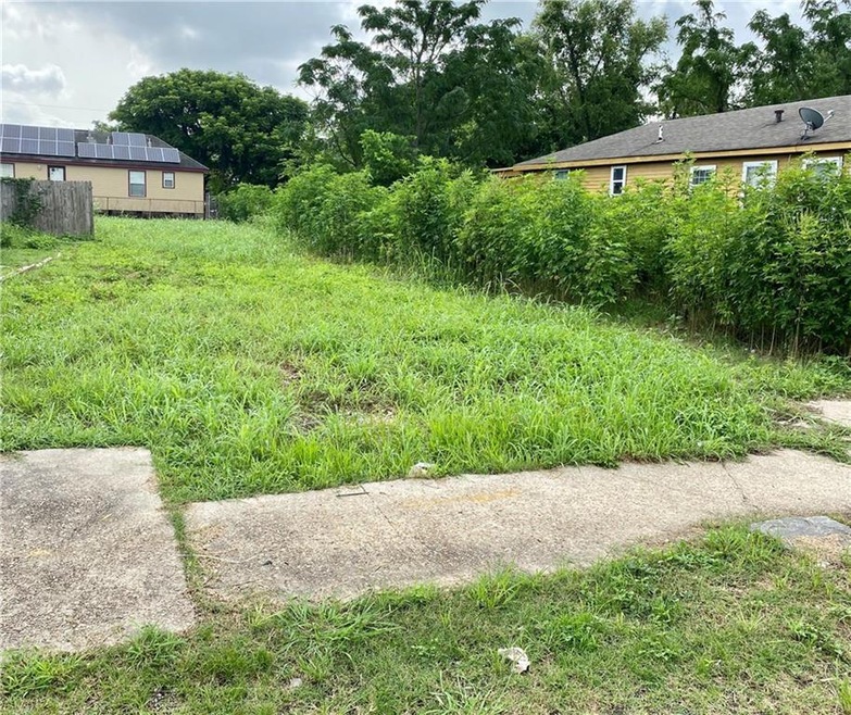 Historic Lot zoned HU-RD2