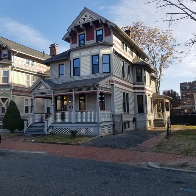 82 Temple St, Springfield, MA 01105 - photo 1