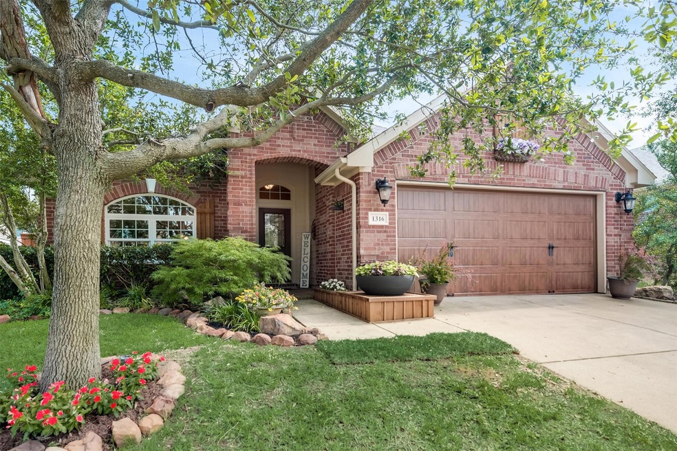 1316 Cedar Branch Dr, Wylie, TX 75098 - photo 1