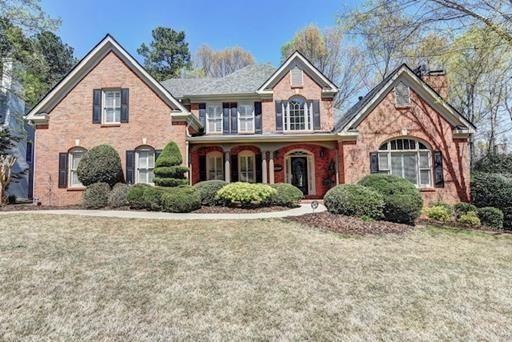 BEAUTIFUL RENOVATED HOME ON CUL-DE-SAC STREET.