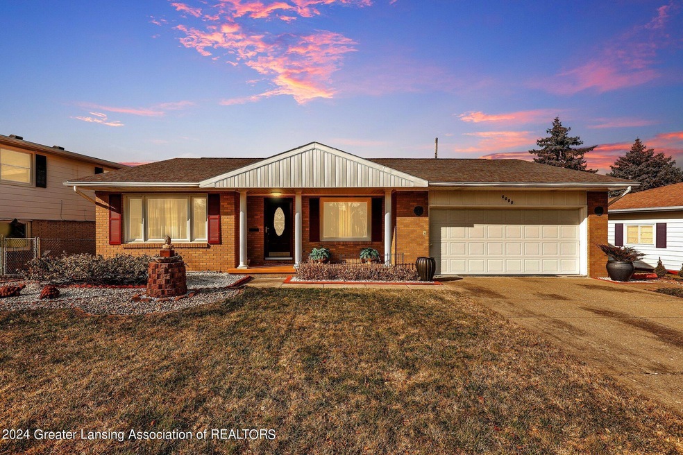 3418 Oakcliff Ln, Lansing, MI 48917 - photo 1