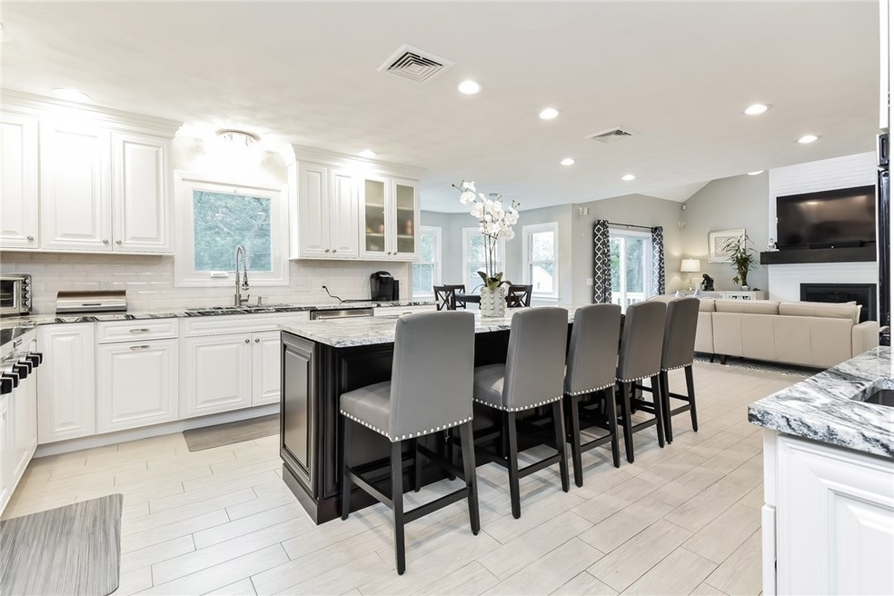 Incredible kitchen renovated from top to toe with