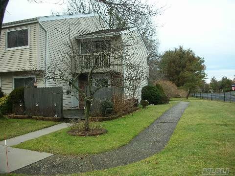 200B Springmeadow Dr unit B, Holbrook, NY 11741 - photo 1