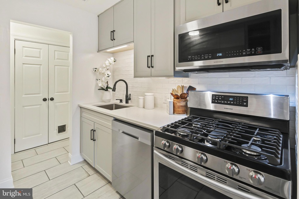 6063 Majors Ln unit 6, Columbia, MD 21045 - photo 1