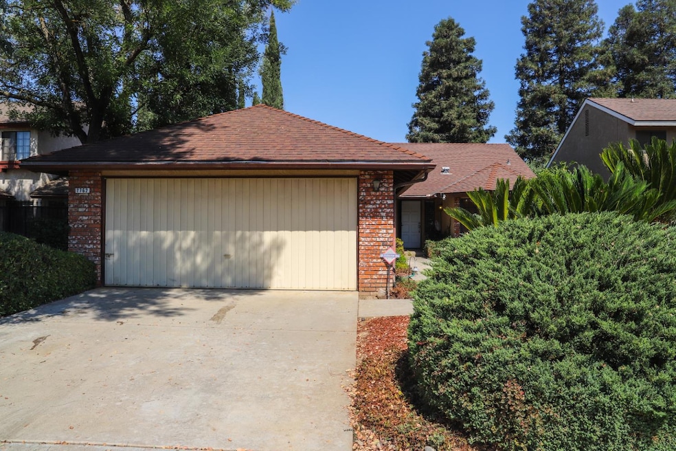 7762 N 7th St, Fresno, CA 93720 - photo 1