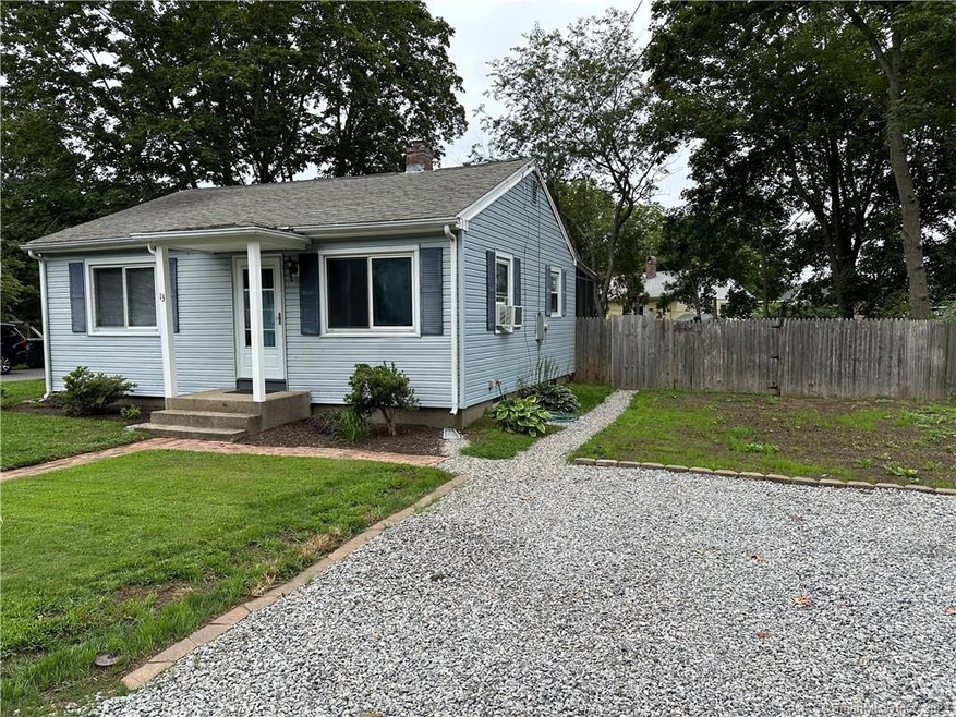 13 Spring St, Gales Ferry, CT 06335 - photo 1