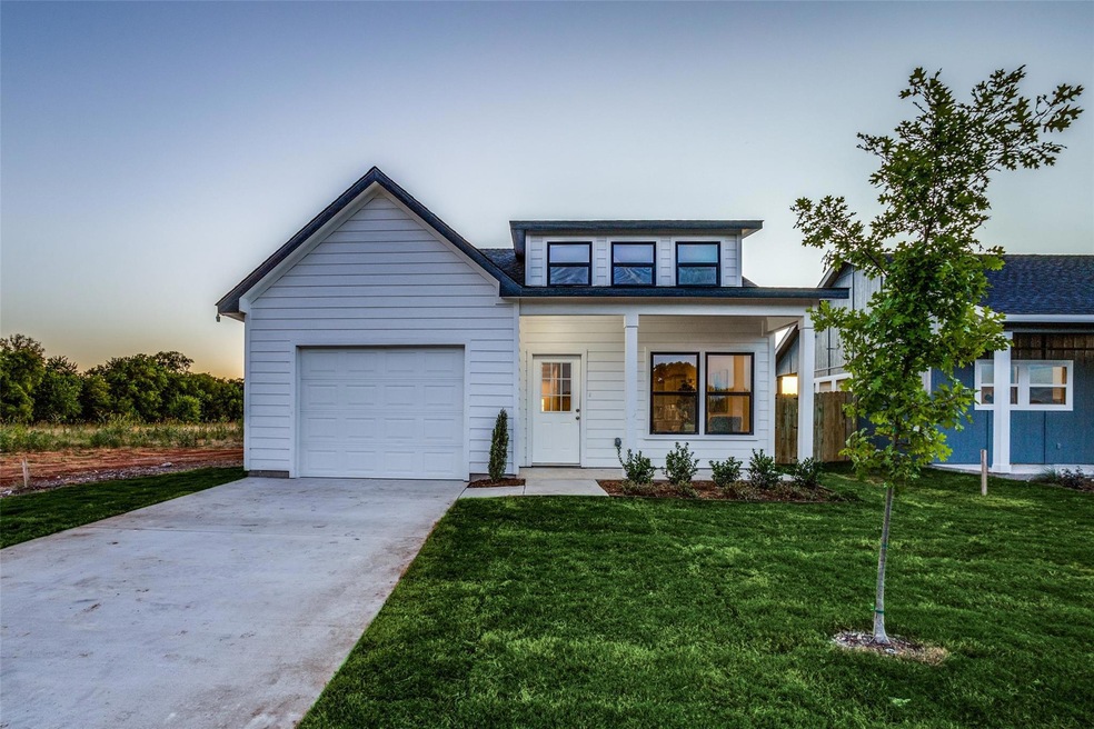 323 S Main St, Randolph, TX 75475 - photo 1