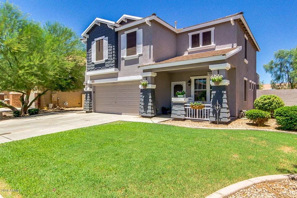 Front Yard w/ Grass & Covered Porch!