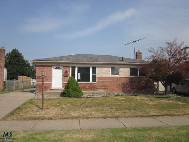 15992 Flanagan St, Roseville, MI 48066 - photo 1