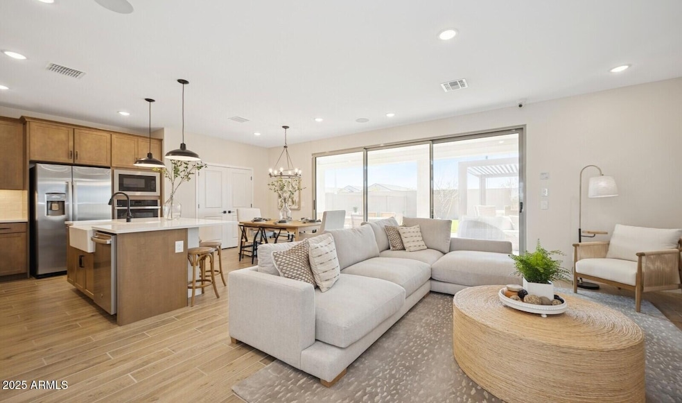 8190 N 80th Ln, Peoria, AZ 85345 - photo 1