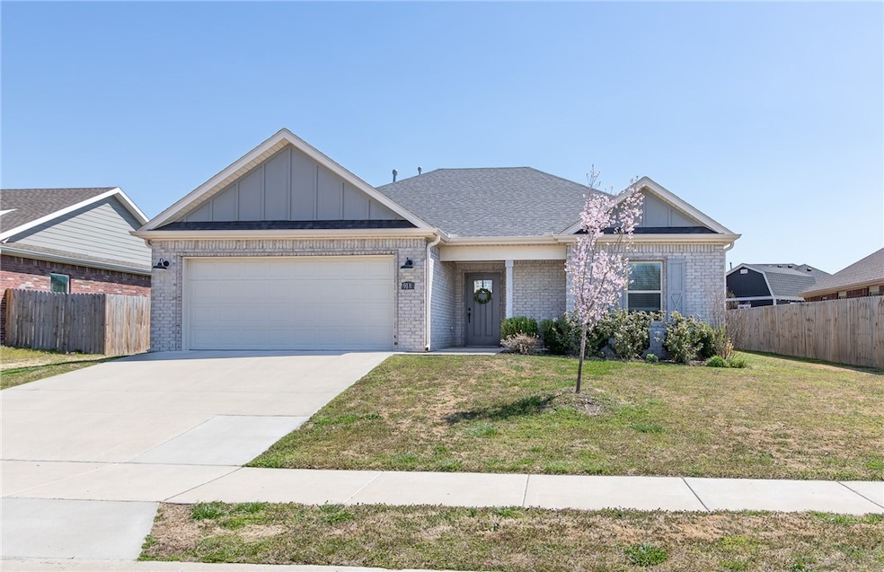 Beautifully Maintained w/ Great Curb Appeal