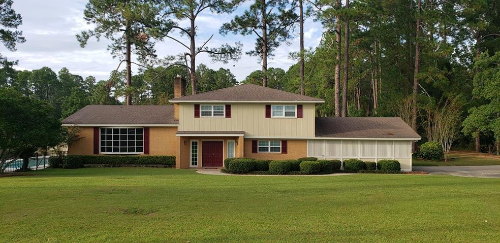 1729 W Forest Dr, Douglas, GA 31533 - photo 1